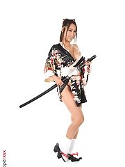 f0918	2021-11-26	Ayako Fuji	Geisha In Neo-Tokyo
